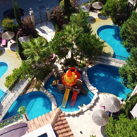 Menada Romance Marine Apartments ซันนีบีช ภายนอก รูปภาพ