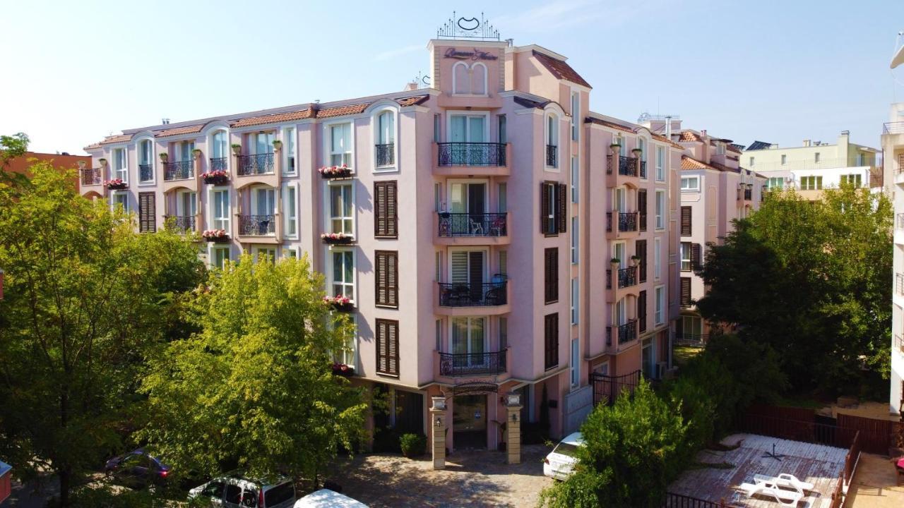Menada Romance Marine Apartments ซันนีบีช ภายนอก รูปภาพ