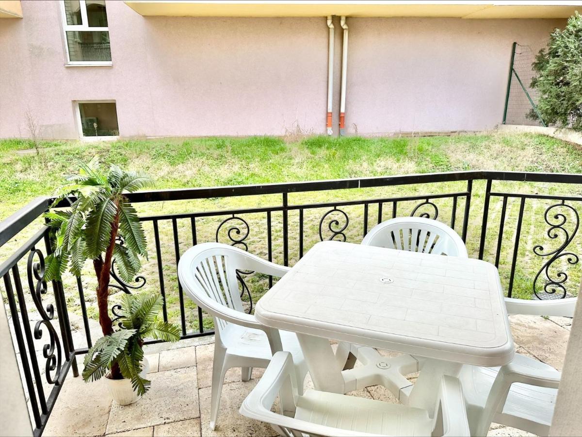 Menada Romance Marine Apartments ซันนีบีช ภายนอก รูปภาพ