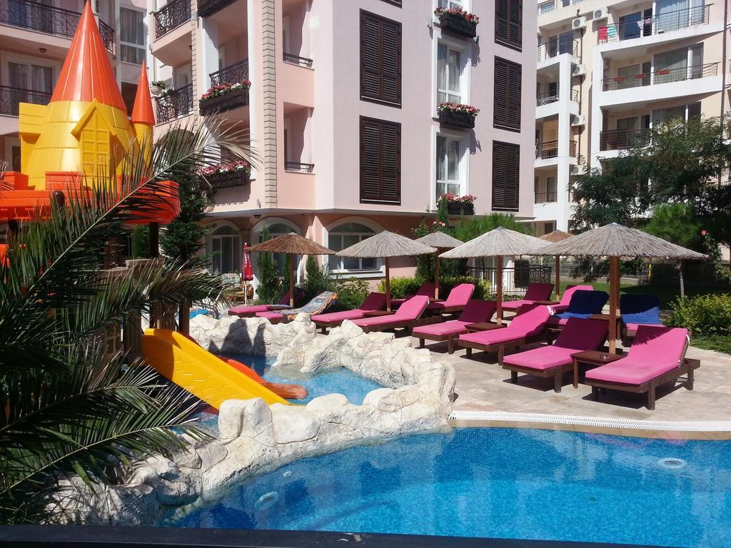 Menada Romance Marine Apartments ซันนีบีช ภายนอก รูปภาพ