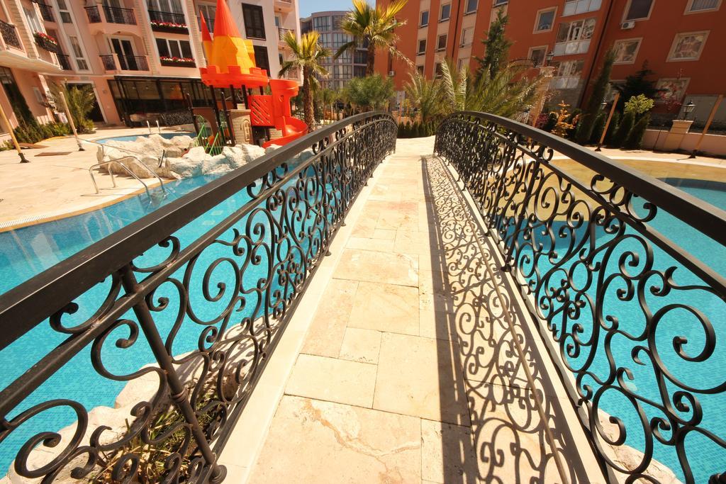 Menada Romance Marine Apartments ซันนีบีช ภายนอก รูปภาพ