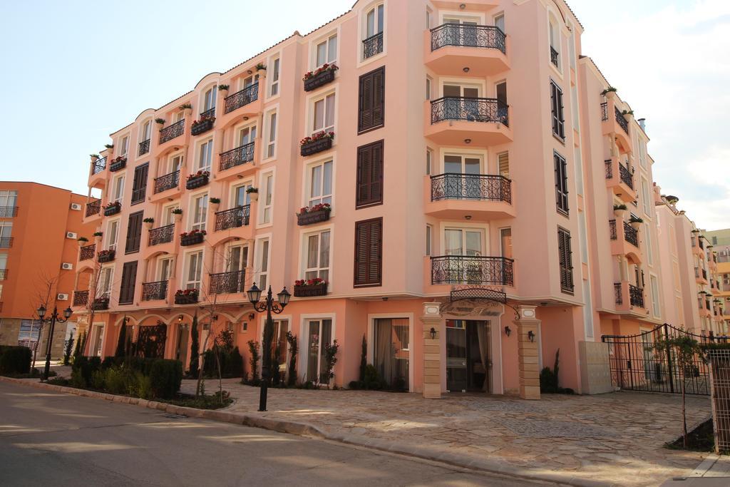 Menada Romance Marine Apartments ซันนีบีช ภายนอก รูปภาพ