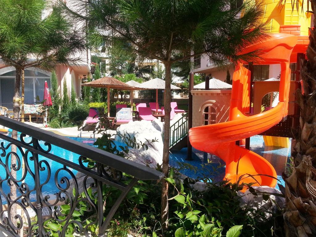 Menada Romance Marine Apartments ซันนีบีช ภายนอก รูปภาพ